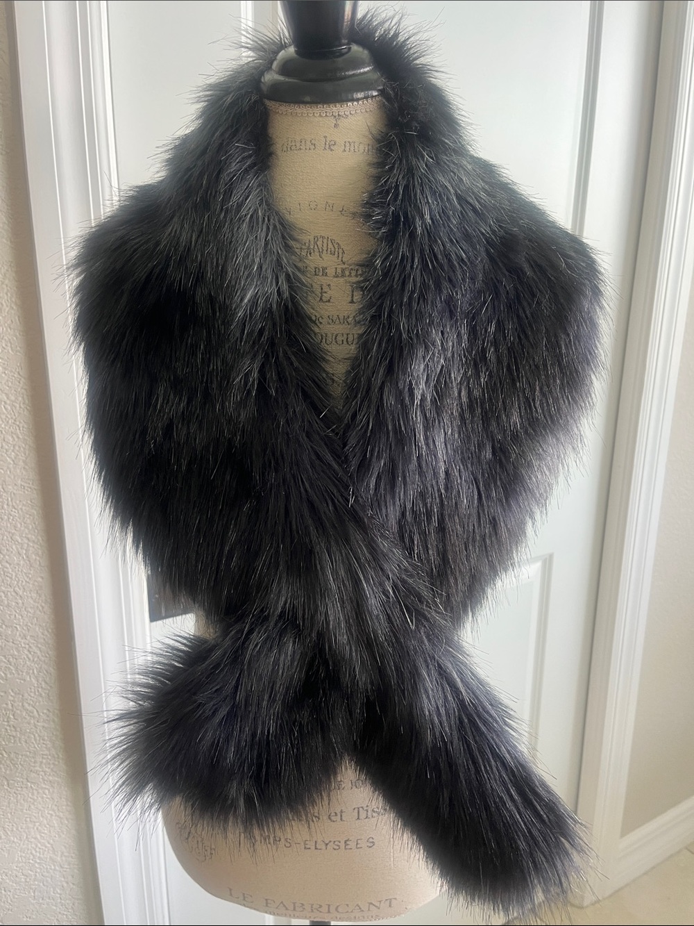 EUC Banana Republic black with gray faux fur scarf. 7" x 48"
